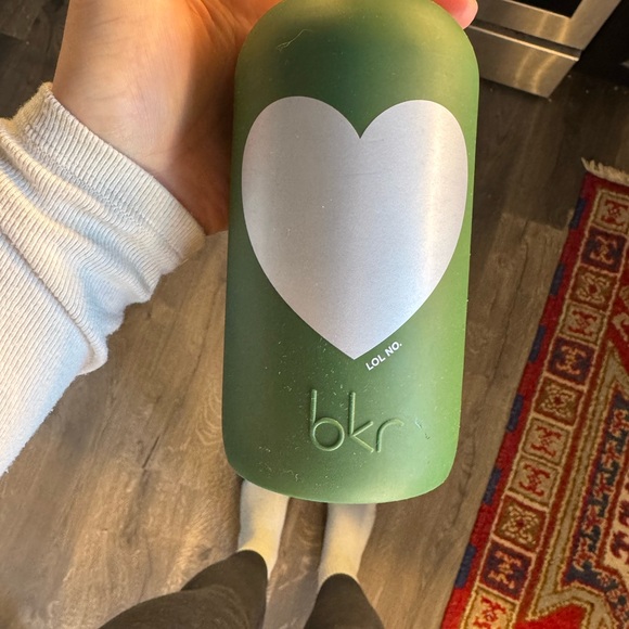 bkr Olive Green Bottle with Silver Heart - Picture 3 of 11